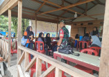 Temui Warga Desa Tanjung, Serda Muslim Lakukan Komunikasi Sosial